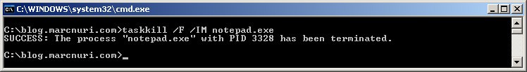 Captura de pantalla mostrando la salida del comando taskkill /F /IM notepad.exe