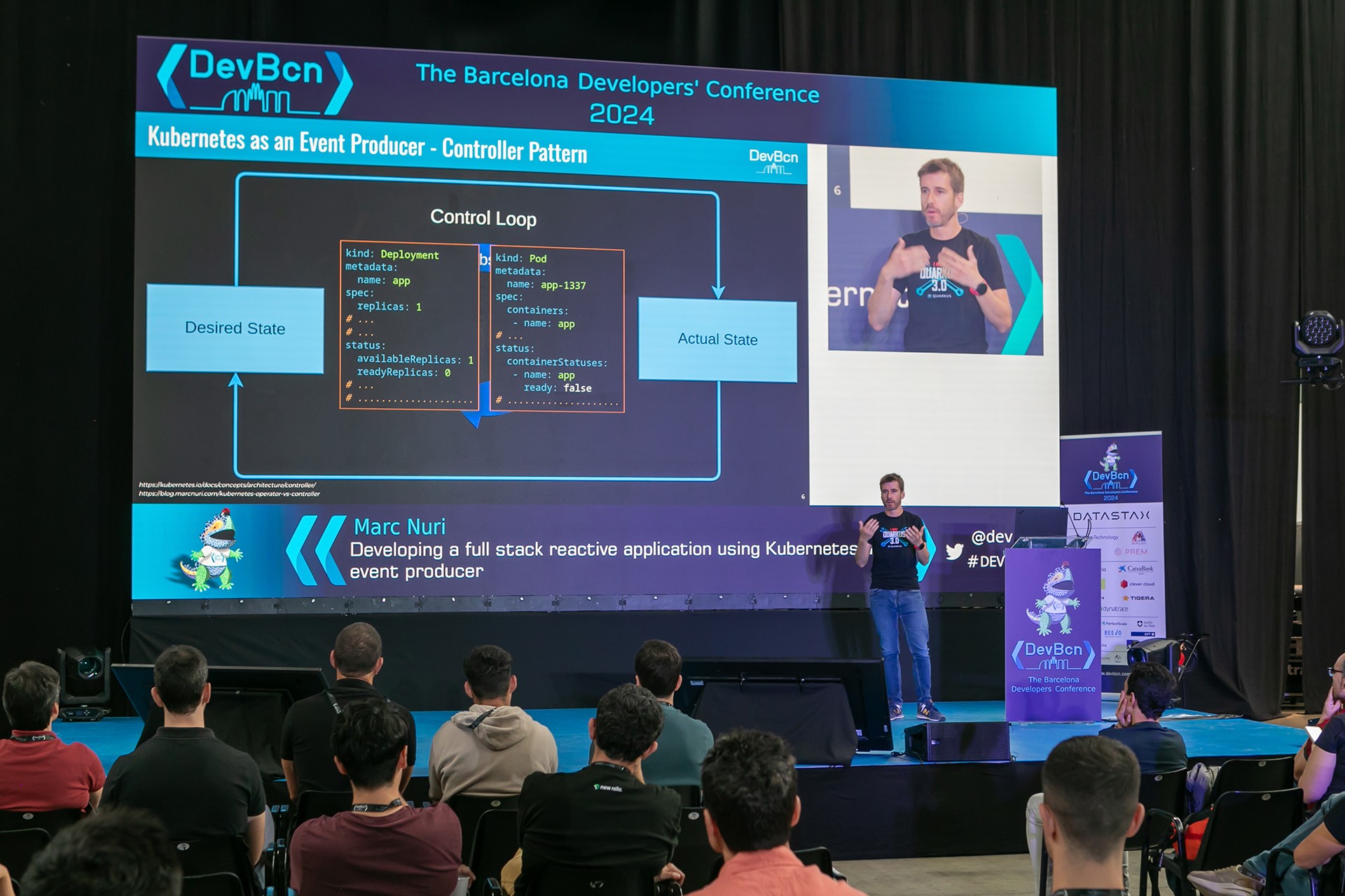 Una foto mía presentando la charla en DevBcn